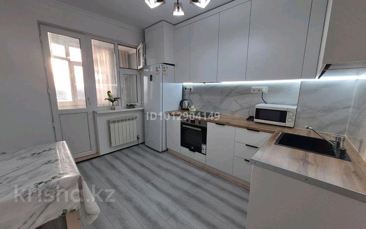 2-бөлмелі пәтер · 60 м² · 15/16 қабат, Б.Момышулы 27, бағасы: 300 000 ₸ в Астане, Алматы р-н — фото 2