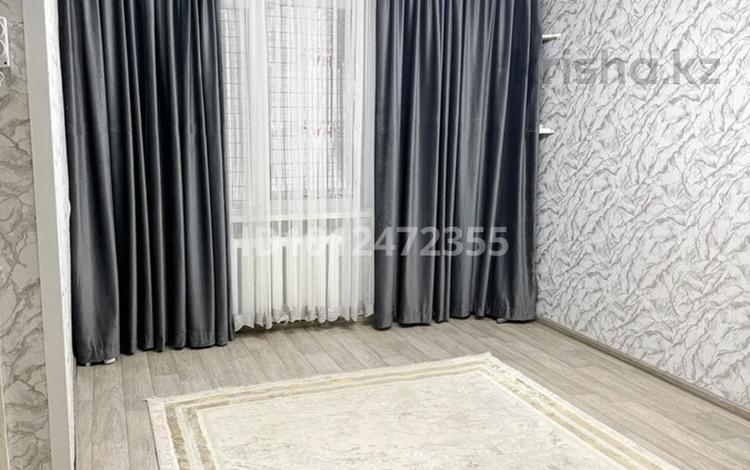 1-бөлмелі пәтер · 35 м² · 2/3 қабат, Бөкейхан 41 дом — Находится возле автовокзала напротив магазина «Tobe», бағасы: 100 000 〒 в  — фото 2