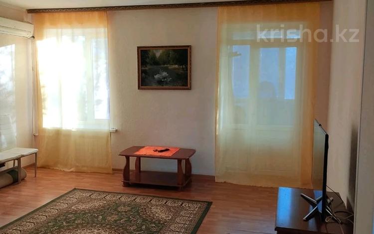 3-комнатная квартира · 80 м² · 2/2 этаж, мкр Жилгородок, Проспект Победы 3 за 100 000 ₸ в Актобе — фото 2