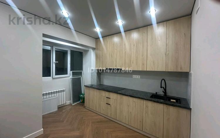 2-комнатная квартира · 65 м² · 5/10 этаж, мкр Аксай-1, Саина 1а за 350 000 ₸ в Алматы, Ауэзовский р-н — фото 2