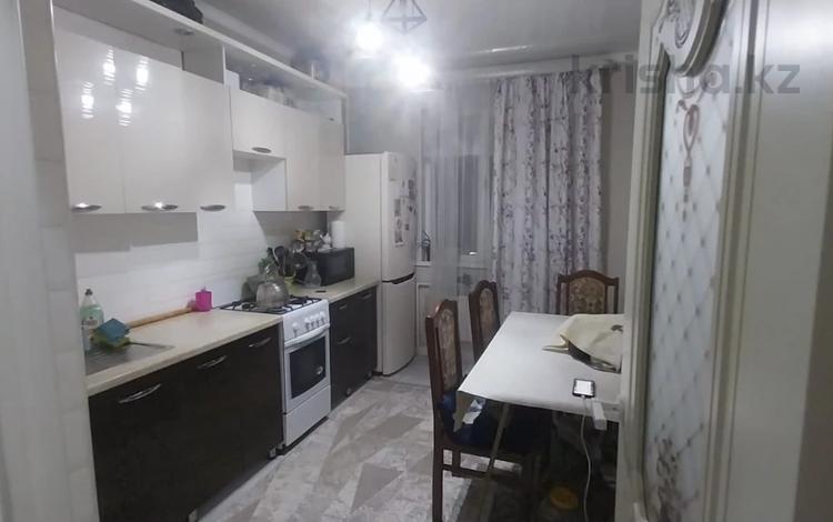 2-комнатная квартира, 61 м², 4/9 этаж, мкр Аксай-1А, Райымбека