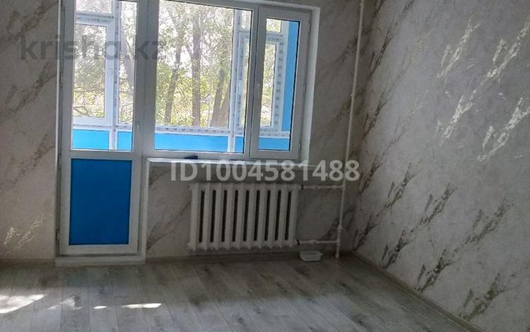 2-комнатная квартира · 44.3 м² · 2/5 этаж, 6мкр 56/а — 10 школы. Тц Байтерек.ул. Амангельди за 9.5 млн ₸ в Темиртау — фото 2
