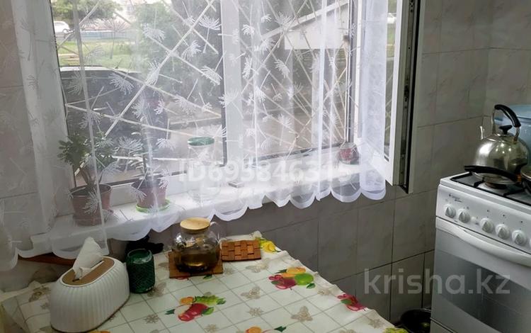 2 комнаты · 48 м² · 1 этаж, мкр Омега за 45 000 ₸ в Уральске — фото 3
