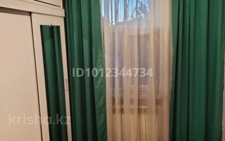 3-комнатная квартира · 64 м² · 2/5 этаж, 4-й микрорайон 4 за 130 000 ₸ в Шымкенте, Туран р-н — фото 2