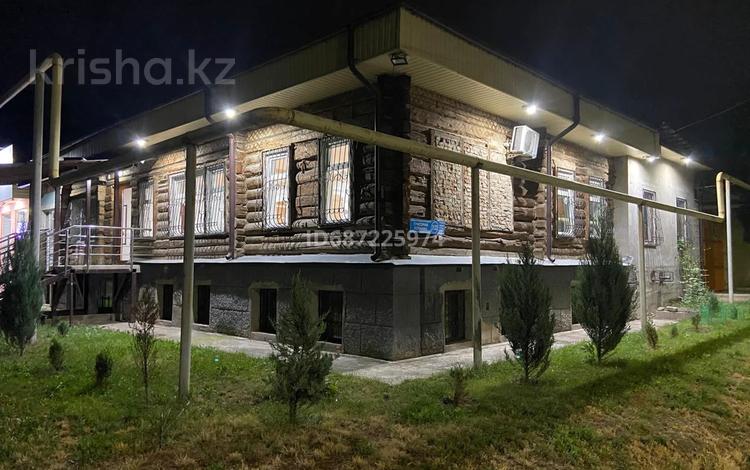 Свободное назначение, офисы, магазины и бутики, склады, салоны красоты, медцентры и аптеки, образование · 1400 м² за 899 млн 〒 в Алматы, Медеуский р-н — фото 2