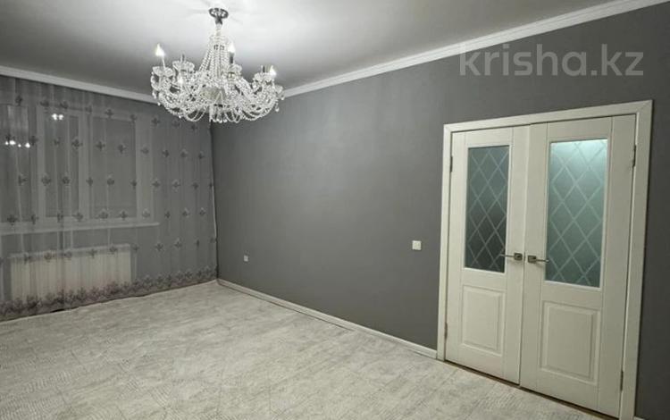 4-комнатная квартира, 110 м², 1/5 этаж, мкр. Батыс-2 10л