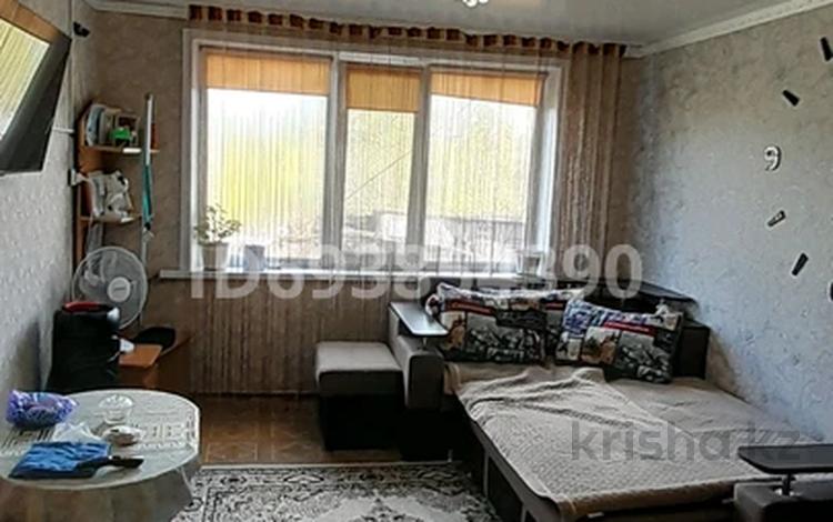 2-комнатная квартира, 42 м², 2/2 этаж, Комарова 9 — Магазин Риф за 5.5 млн 〒 в Бишкуле — фото 2