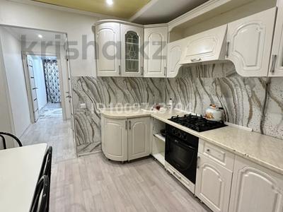 2-комнатная квартира · 60 м² · 1/5 этаж, мкр 4 25 за 13 000 ₸ в Уральске