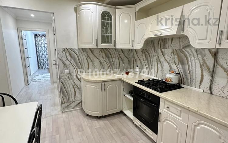 2-комнатная квартира · 60 м² · 1/5 этаж, мкр 4 25 за 13 000 ₸ в Уральске — фото 2
