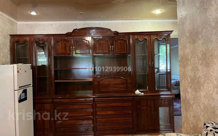 3-бөлмелі пәтер · 65 м² · 1/5 қабат, Народная 86 — 14 микрайон, бағасы: 160 000 ₸ в Семее — фото 2