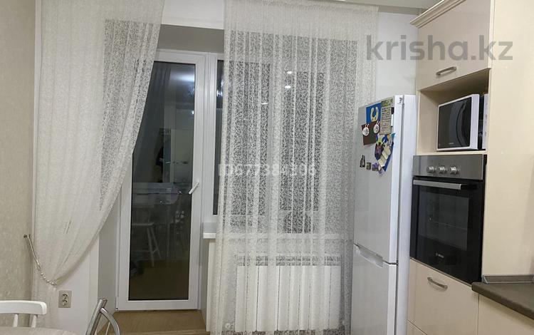2-комнатная квартира · 71 м² · 7/9 этаж, Абубакира Кердери 120 за 35 млн ₸ в Уральске — фото 2