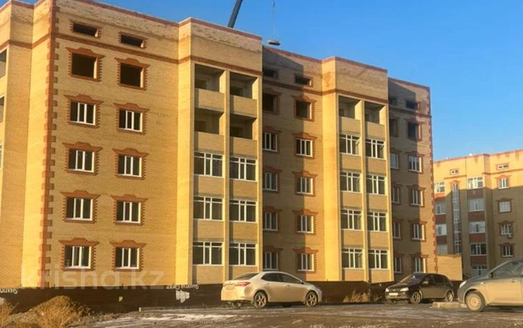 1-комнатная квартира, 43 м², 1/5 этаж, мкр. Батыс-2 — Мкр. Батыс-2 201 за 10.9 млн 〒 в Актобе, мкр. Батыс-2 — фото 2