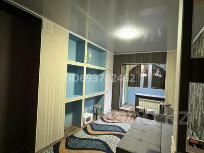 2-комнатная квартира, 43 м², 3/5 этаж помесячно, мкр Мамыр-1 за 220 000 〒 в Алматы, Ауэзовский р-н