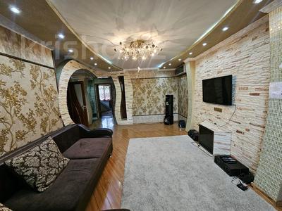 3-бөлмелі пәтер · 100 м² · 2/2 қабат, Мира 75/4 — Жангозина, бағасы: 300 000 ₸ в Каскелене