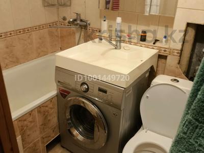3-комнатная квартира · 58 м² · 2/4 этаж · помесячно, мкр №1 — Улукбека Айриха за 250 000 〒 в Алматы, Ауэзовский р-н