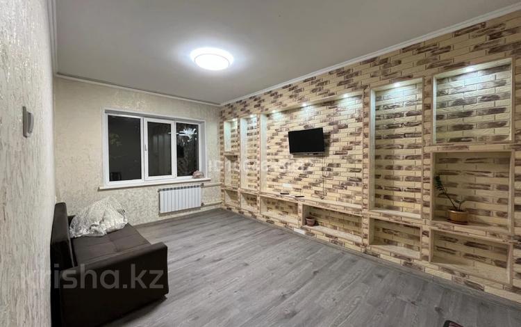 1-комнатная квартира · 40 м² · 4/9 этаж, мкр Аксай-4 27 за 230 000 ₸ в Алматы, Ауэзовский р-н — фото 2