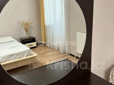 2-бөлмелі пәтер, 90 м², 2 қабат тәулігіне, Сатыбалды Даумова 23 — Самый центр, акимат, парк Кирова, бағасы: 20 000 〒 в Уральске