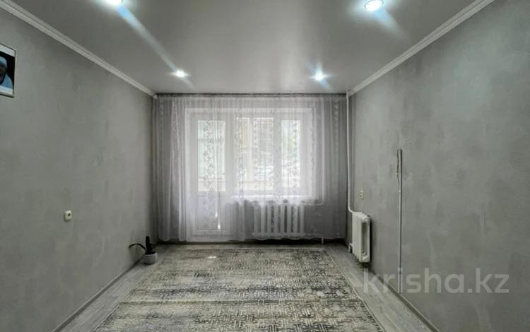 1-комнатная квартира · 34 м² · 1/9 этаж, 4 мкр 10 за 13.5 млн ₸ в Уральске — фото 2