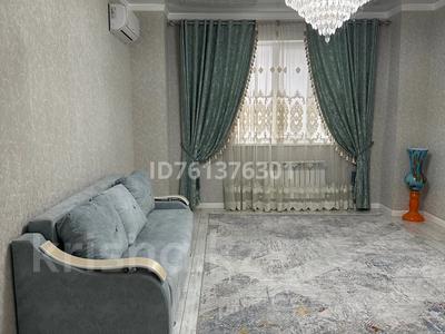 2-бөлмелі пәтер · 75.5 м² · 3/8 қабат, Нұрсая ш/а., Абулхаир хана 70, бағасы: 300 000 ₸ в Атырау, мкр Нурсая
