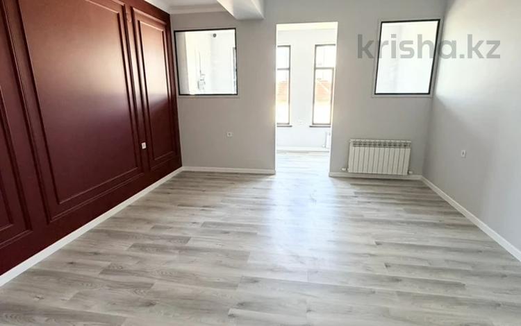 Офисы, кабинеты и рабочие места, студии · 56 м² за 300 000 ₸ в Шымкенте — фото 2