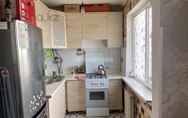 3-бөлмелі пәтер · 65 м² · 5/5 қабат, 11-й микрорайон, Ш.Уалиханова 217 31 — внизу маркет магнум напротив базарчик слева 40 школа остановка рядом, бағасы: 25 млн ₸ в Шымкенте, Енбекшинский р-н — фото 2