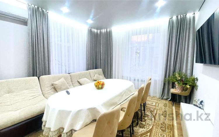 3-бөлмелі пәтер · 80 м² · 2/10 қабат, Юго-Восток ш/а., Букетова 3/3, бағасы: 53 млн ₸ в Караганде, Казыбек би р-н — фото 2