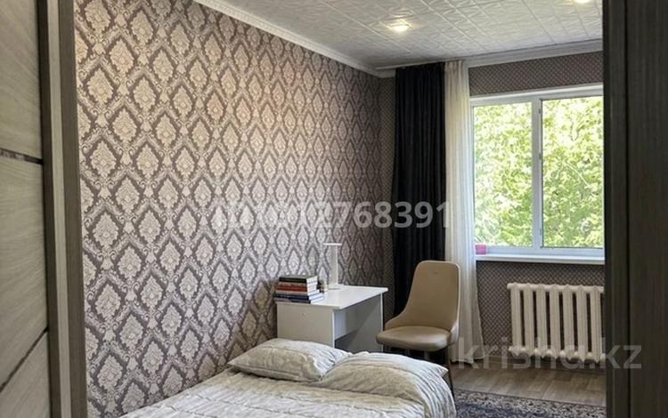 3-бөлмелі пәтер · 98 м² · 3/5 қабат, Сатпаева 3 — * Жамбыл даңғылы * Телецентр ауданы * Қазыбек би көшесіне жақын орналасқан., бағасы: 200 000 ₸ в Таразе — фото 2