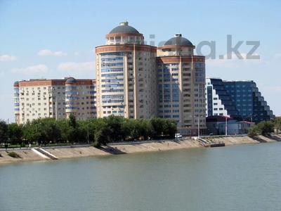 2-комнатная квартира, 108 м², 10/16 этаж, Бактыгерея Кулманова 1Б за 42 млн 〒 в Атырау