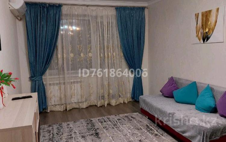 2-бөлмелі пәтер · 70 м² · 3/5 қабат, мкр. Алтын орда 4 — Тәуелсіздік, бағасы: 18 000 ₸ в Актобе — фото 2