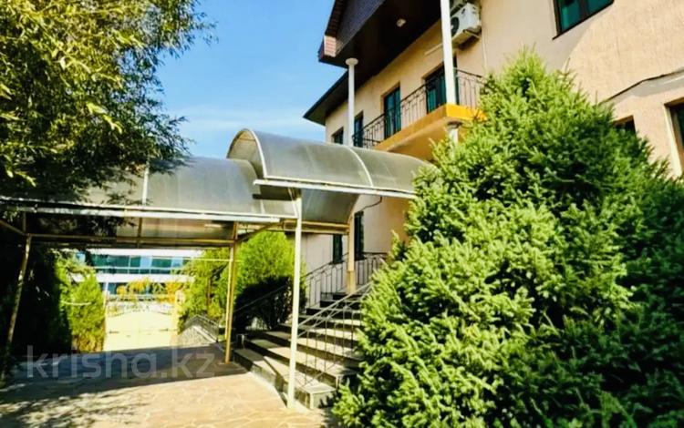 Отдельный дом · 10 комнат · 730 м² · 18 сот., Жамакаева 254А за 3.9 млн ₸ в Алматы, Медеуский р-н — фото 2