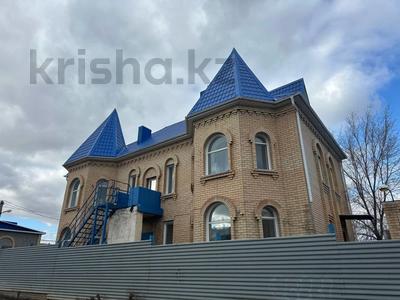 Продажа домов и дачи в Костанайской обл.: Отдельный дом · 4 комнаты · 378.4 м² · 8.35 сот., Каирбекова 98 за 85 млн 〒 Отдельный дом · 4 комнаты · 378.4 м² · 8.35 сот., Каирбекова 98 за 85 млн 〒 в Костанае