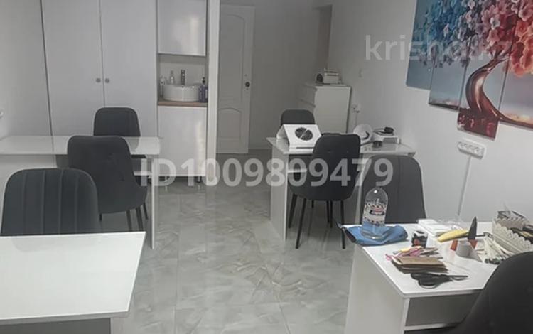 Салоны красоты · 40 м² за 30 000 ₸ в Актобе, мкр 11 — фото 4
