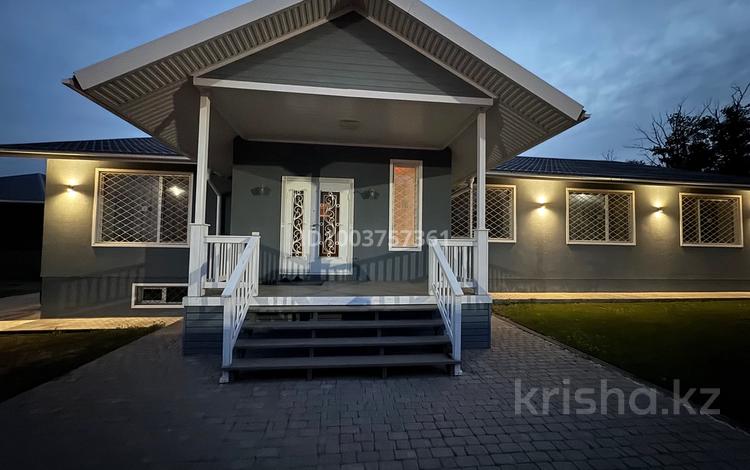 Отдельный дом · 6 комнат · 350 м² · 20 сот., Ирманова 27 за 73 млн 〒 в Уральске — фото 2