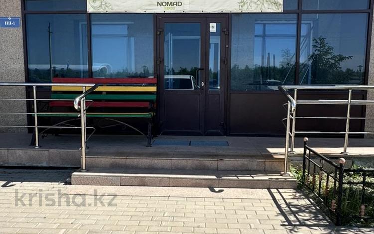 Свободное назначение, офисы, магазины и бутики, склады, салоны красоты, фитнес и спорт, медцентры и аптеки, образование, конференц-залы, кабинеты и рабочие места, студии · 84.3 м² за 450 000 ₸ в Астане, Есильский р-н — фото 2