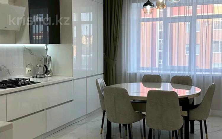 3-комнатная квартира · 120 м² · 4/5 этаж, мкр. Алтын орда, Мустафы Шокая 17 за 400 000 ₸ в Актобе — фото 2