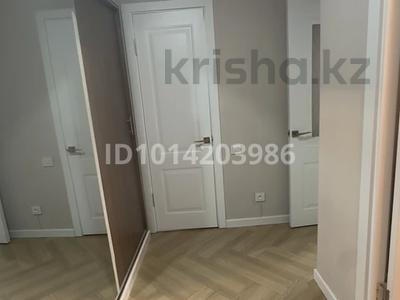 1-комнатная квартира · 40 м² · 3/5 этаж, мкр Аксай-1А 10Б — Момышулы Толе би за 240 000 ₸ в Алматы, Ауэзовский р-н