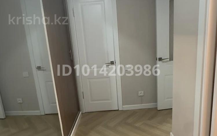 1-комнатная квартира · 40 м² · 3/5 этаж, мкр Аксай-1А 10Б — Момышулы Толе би за 240 000 ₸ в Алматы, Ауэзовский р-н — фото 2