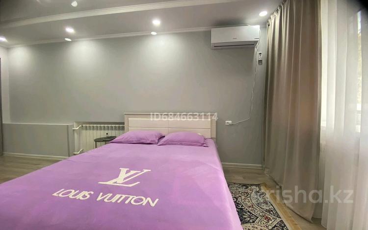 1-комнатная квартира · 45 м² · 2/3 этаж, Кайрата Жумагалиева 41 — Напротив ресторана Алмата за 11 000 ₸ в Уральске — фото 2