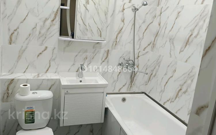 2-комнатная квартира · 60 м² · 4/9 этаж, мкр Аксай-1А 31б за 250 000 ₸ в Алматы, Ауэзовский р-н — фото 2