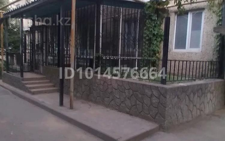 3-комнатная квартира · 100 м² · 1/5 этаж, Абая 1а — Маг. Ольга за 250 000 ₸ в  — фото 2