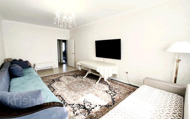 3-комнатная квартира, 88.4 м², 6/10 этаж, мкр Акбулак, Чуланова