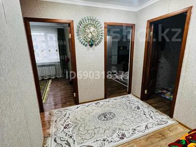 3-комнатная квартира, 63 м², 4/5 этаж, Ларина 5 за 15.3 млн 〒 в Уральске