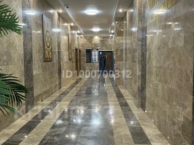 Пәтерлер в Атырауской обл.: 2-бөлмелі пәтер · 65 м² · 5/10 қабат, Абая 26а — Район Драмтеатра, бағасы: 390 000 〒 2-бөлмелі пәтер · 65 м² · 5/10 қабат, Абая 26а — Район Драмтеатра, бағасы: 390 000 〒 в Атырау