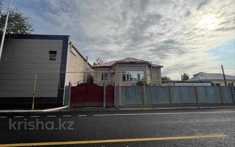 Отдельный дом · 6 комнат · 242 м² · 4 сот., Абулхаир хан 2 за 27 млн 〒 в  — фото 2