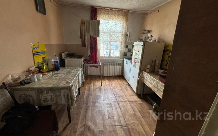 2-комнатная квартира, 46 м², 1/2 этаж, Пришахтинск, Заславского за 5 млн 〒 в Караганде, Алихана Бокейханова р-н — фото 2