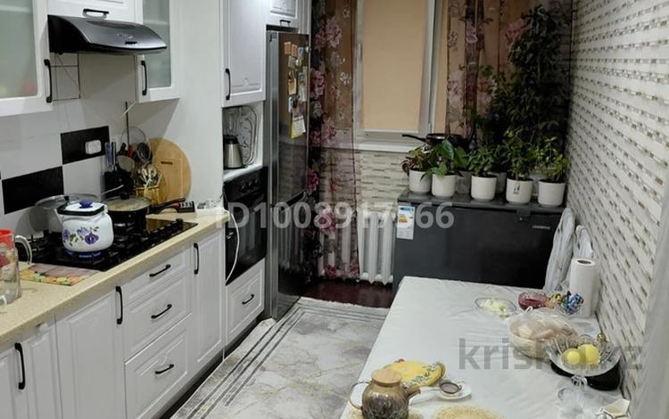 3-комнатная квартира · 70.5 м² · 5/5 этаж, Ул.Лев толстой 127 за 21 млн 〒 в Уральске — фото 2