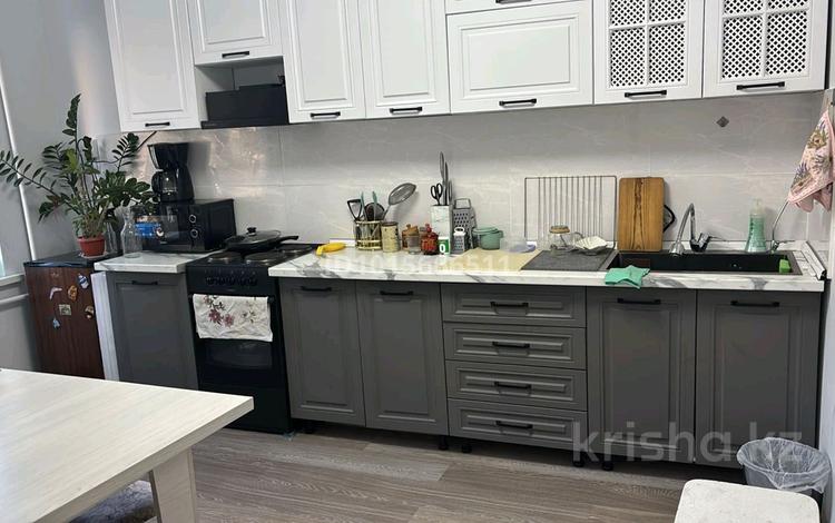 1-бөлмелі пәтер · 44 м² · 2/5 қабат, Микрорайон 4 27б, бағасы: 150 000 ₸ в Конаеве — фото 2