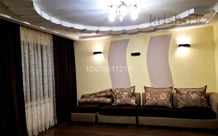 3-бөлмелі пәтер · 90 м² · 1/5 қабат, Нұрсая ш/а., Жеты Казына 8, бағасы: 17 000 ₸ в Атырау, мкр Нурсая — фото 2