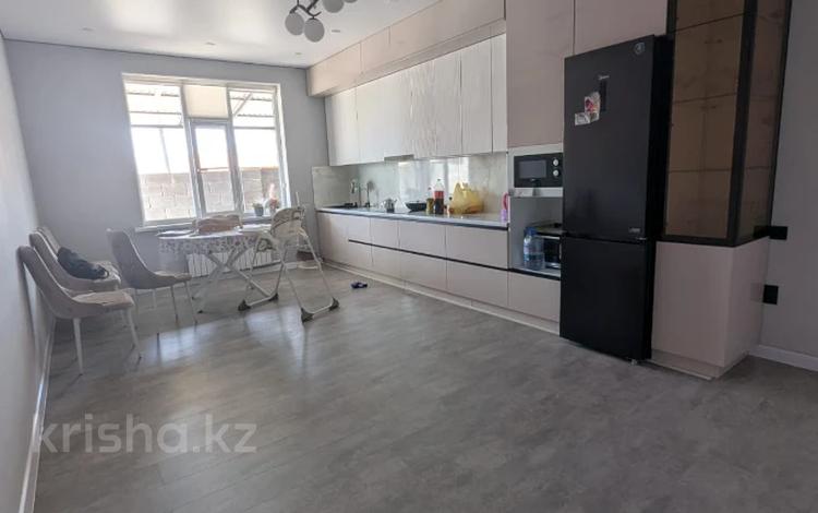Жеке үй · 6 бөлме · 200 м² · 10 жүзд., Абая 32а, бағасы: 46 млн ₸ в Актобе, жилой массив Жанаконыс — фото 3