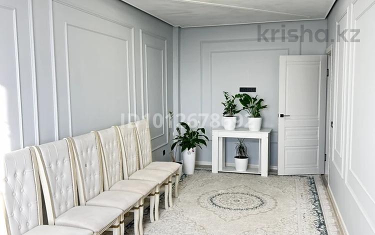 4-бөлмелі пәтер · 120 м² · 5/5 қабат, мкр Арай-2, Арай-2 ш/а. 13, бағасы: 250 000 ₸ в Таразе — фото 2